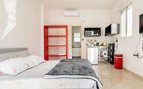 Elegant Studio In New Atlit With Garden & Bbq, 3 Min To Beach, Free Netflix